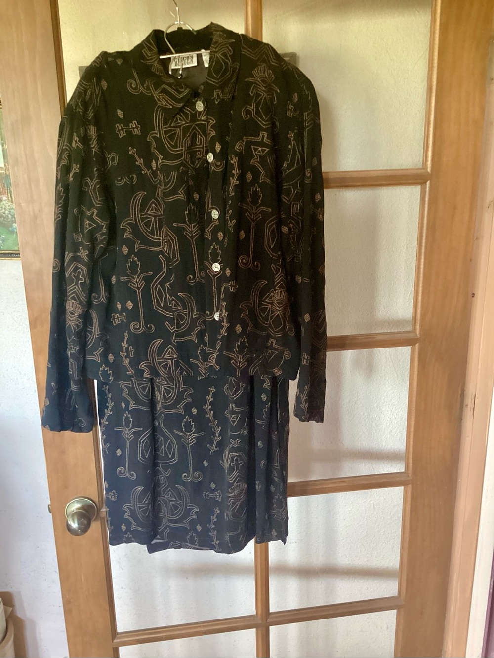 Chicos women's suit.   Light weight rayon with metallic embroidered aztec design